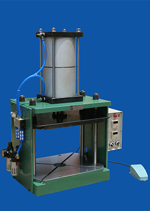 氣動壓力機(jī)